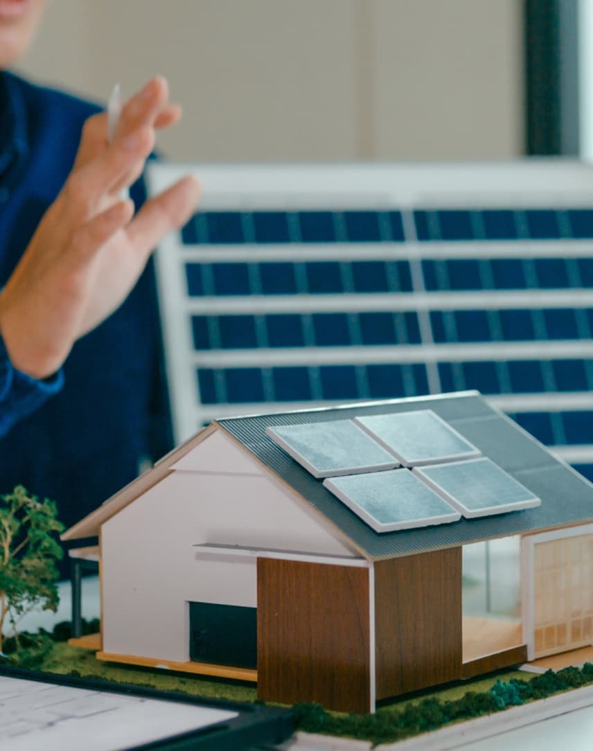 Modell-Haus mit Photovoltaikanlage